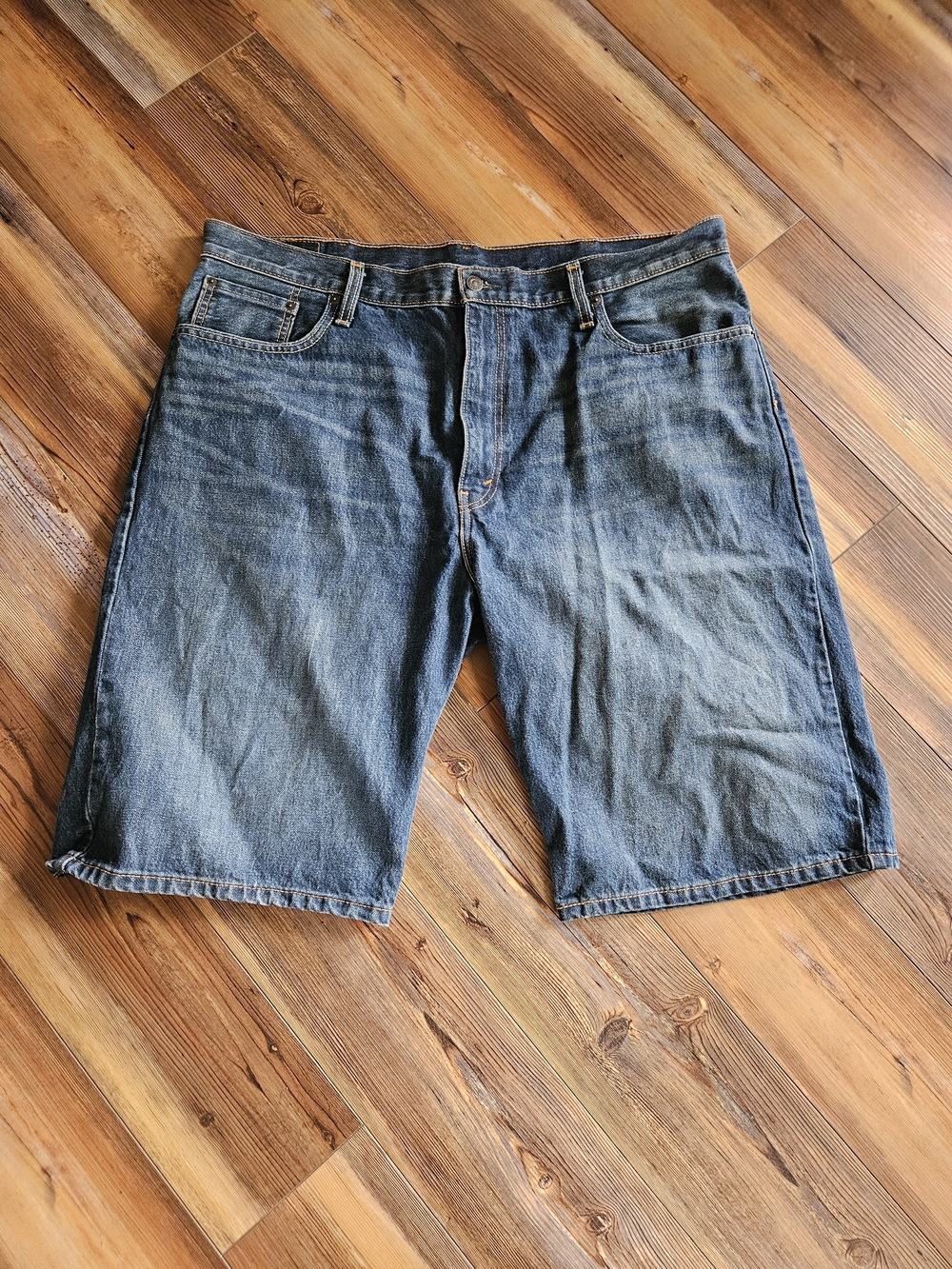 Levi's 569 Men's Dark Blue Denim Jean Shorts Size 40